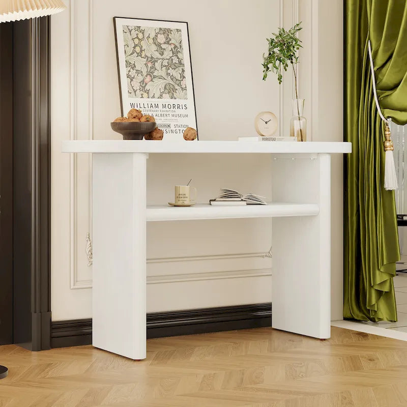 Console minimaliste avec bords arrondis et étagère inférieure