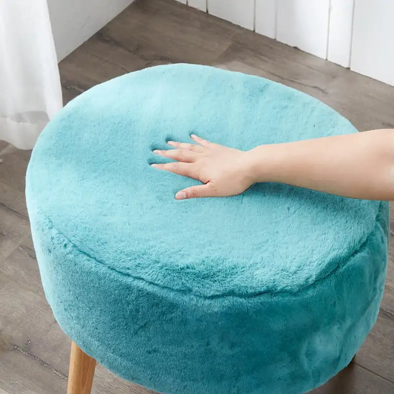 Ottoman ovale lourd en fausse fourrure avec pieds en bois