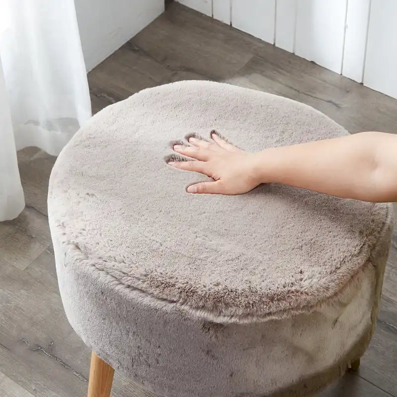 Ottoman ovale lourd en fausse fourrure avec pieds en bois